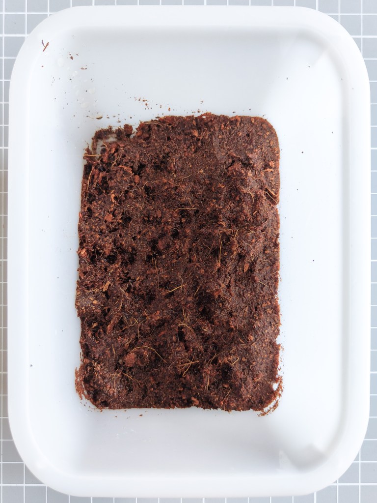 Coco peat, saturated with demineralized water.